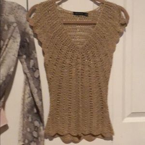 Pretty gold Limited top xs